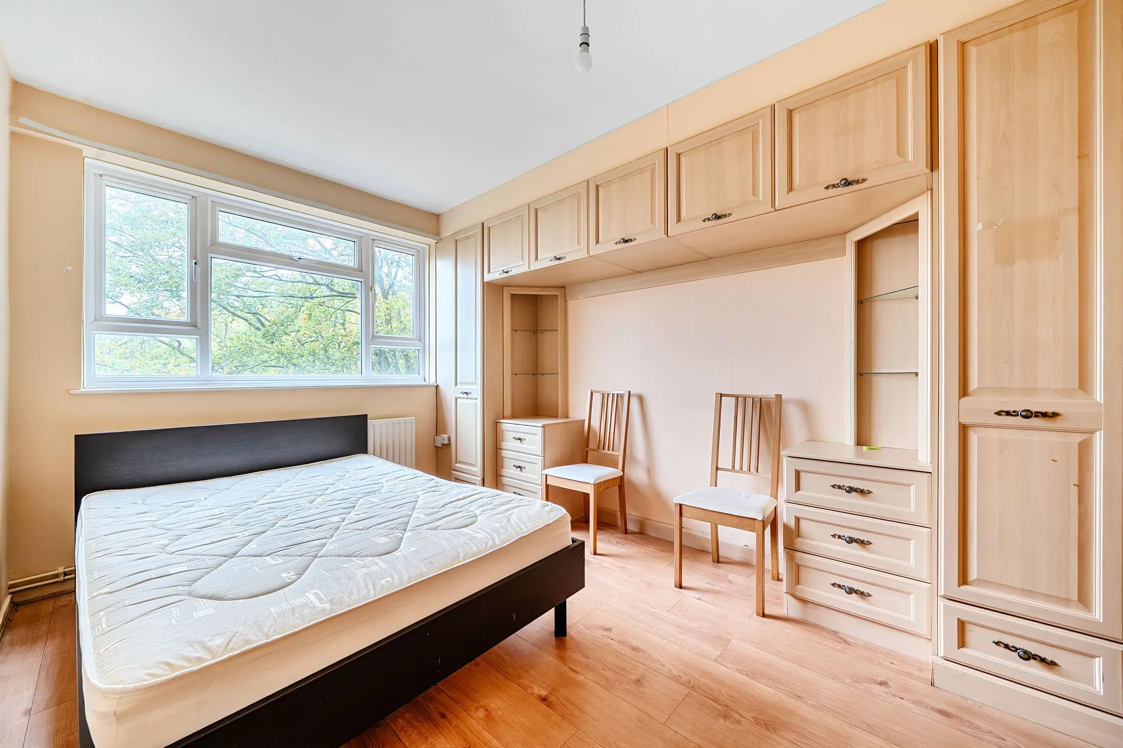 Flat Cumberland House in Greater London