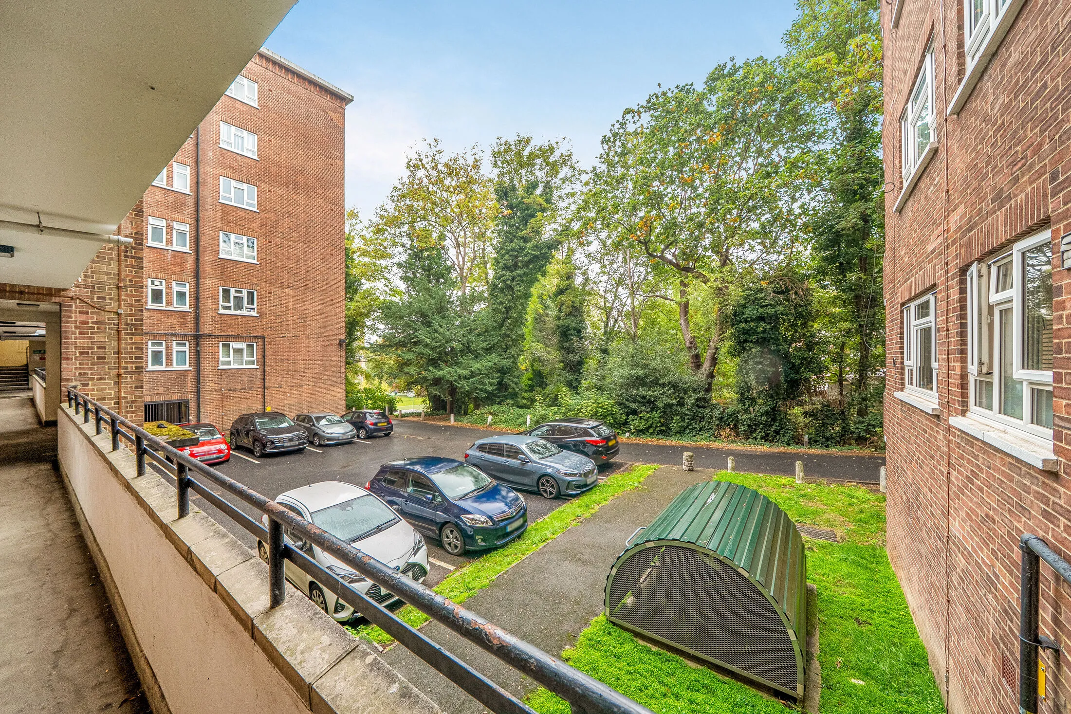 Flat Cumberland House in Greater London