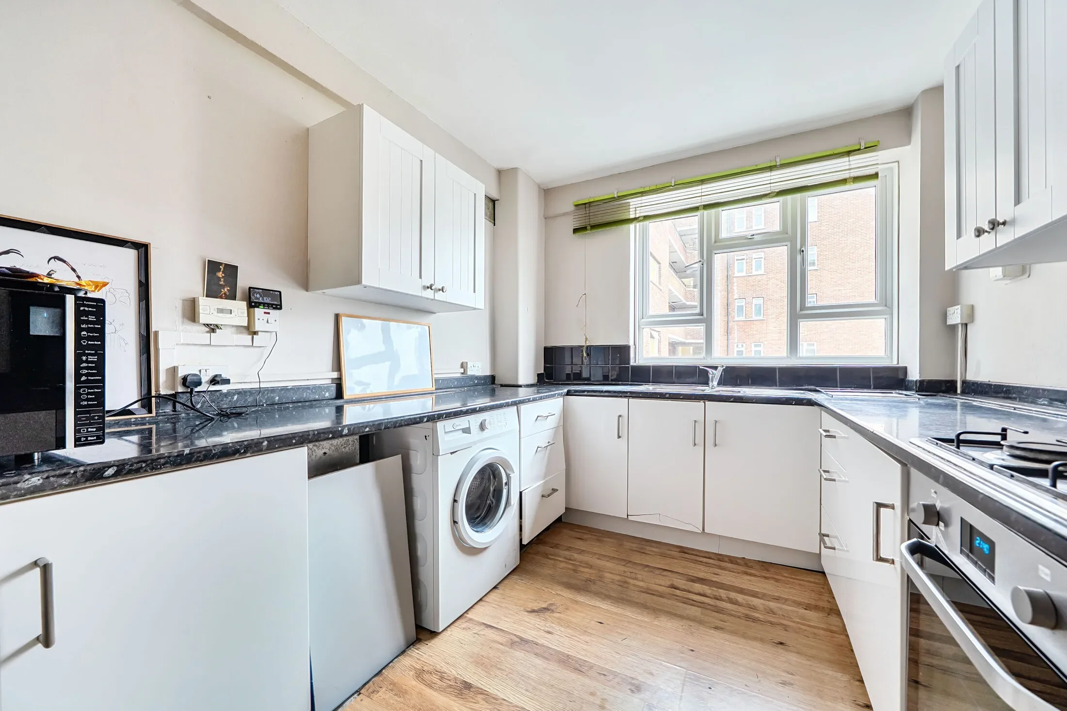 Flat Cumberland House in Greater London