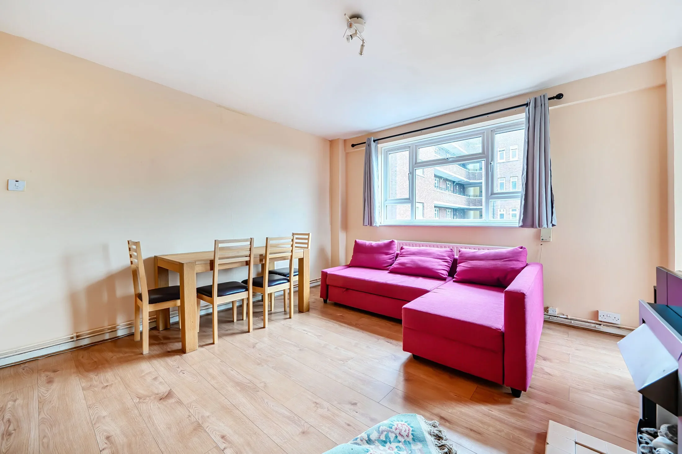 Flat Cumberland House in Greater London