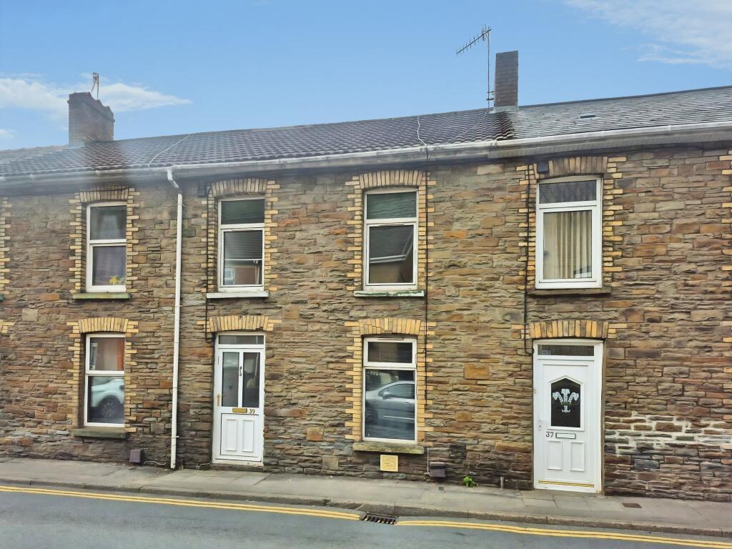 Flat Risca Road in Pont-y-waun