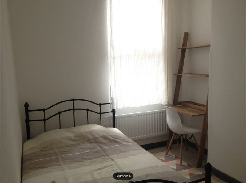 Room Albert Edward Road in Liverpool