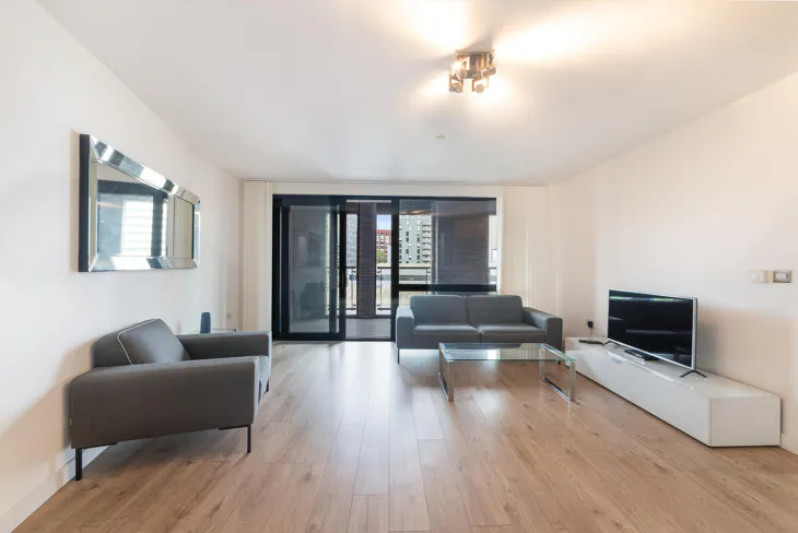 Flat Williamsburg Plaza in Greater London