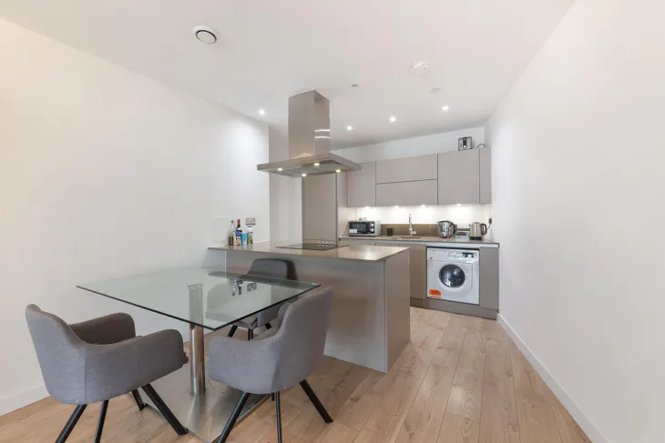 Flat Williamsburg Plaza in Greater London