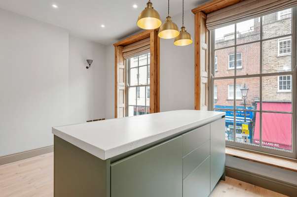 Flat Exmouth Market in Greater London