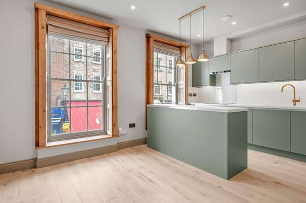 Flat Exmouth Market in Greater London