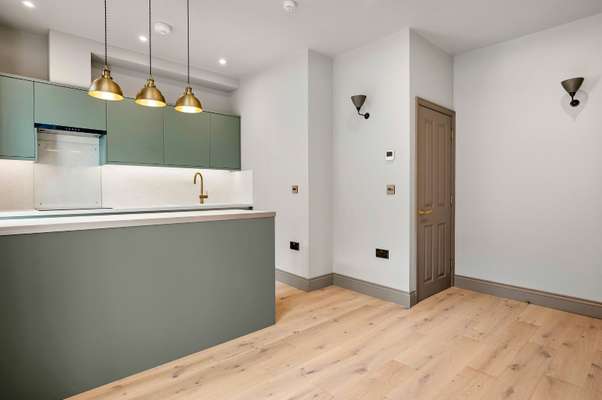 Flat Exmouth Market in Greater London