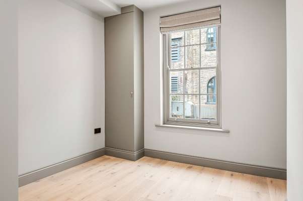 Flat Exmouth Market in Greater London
