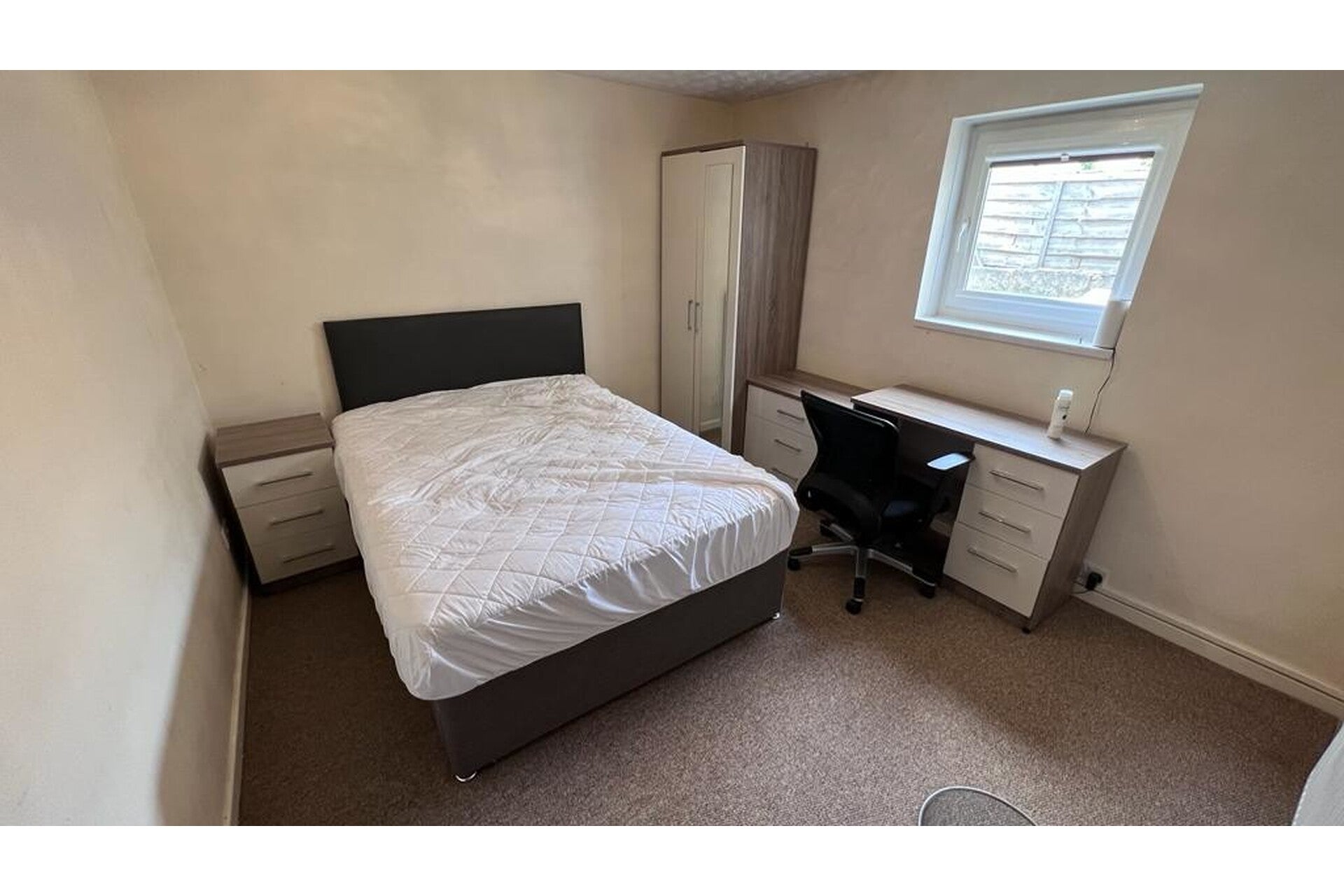 Flat Oystermouth Road in Swansea