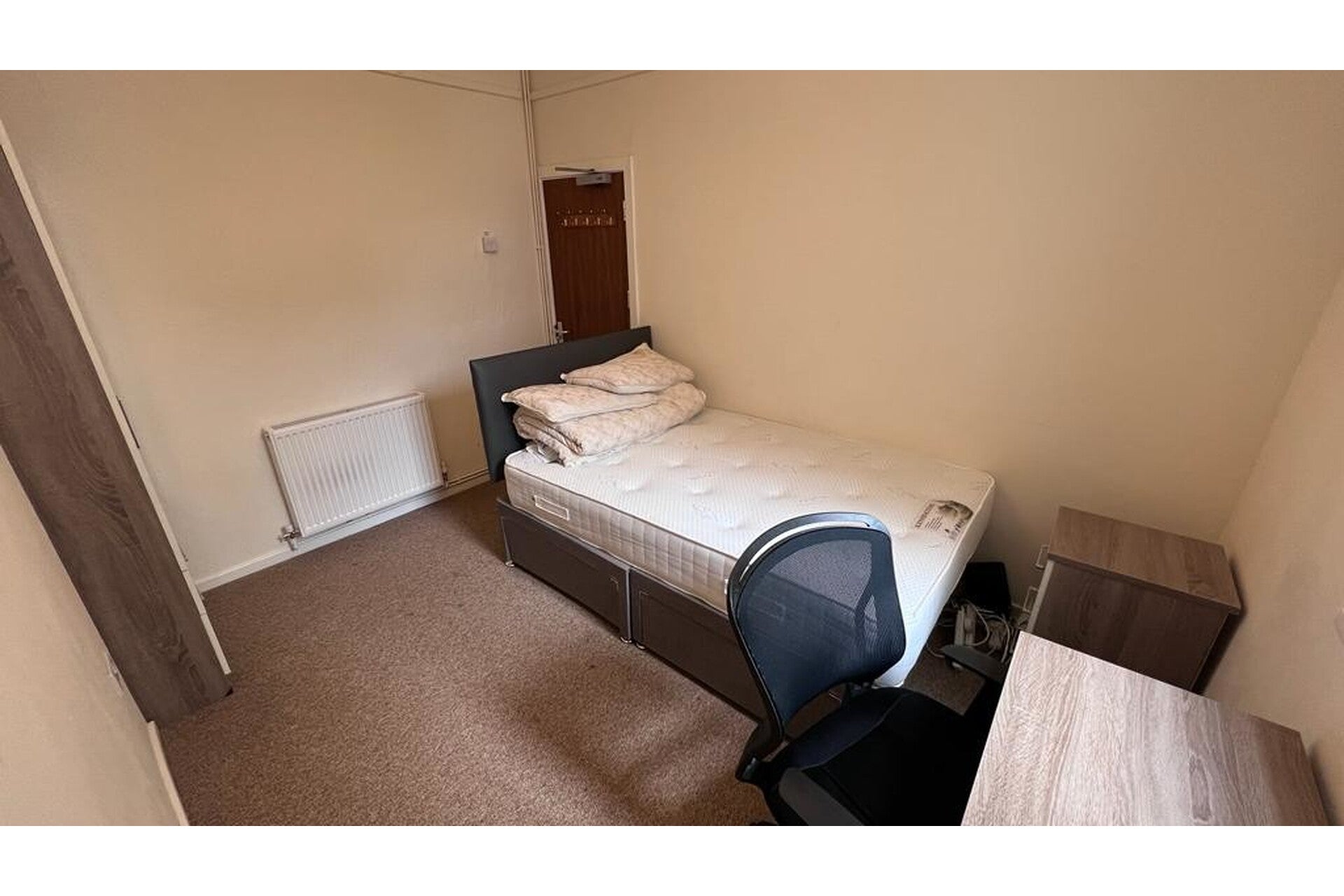 Flat Oystermouth Road in Swansea