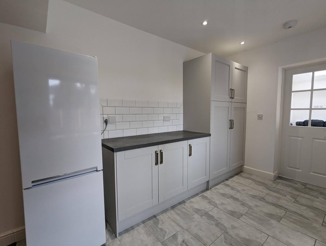 Flat Longmore Road in Shirley