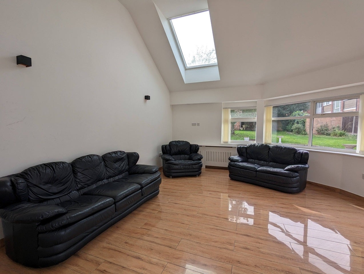 Flat Longmore Road in Shirley