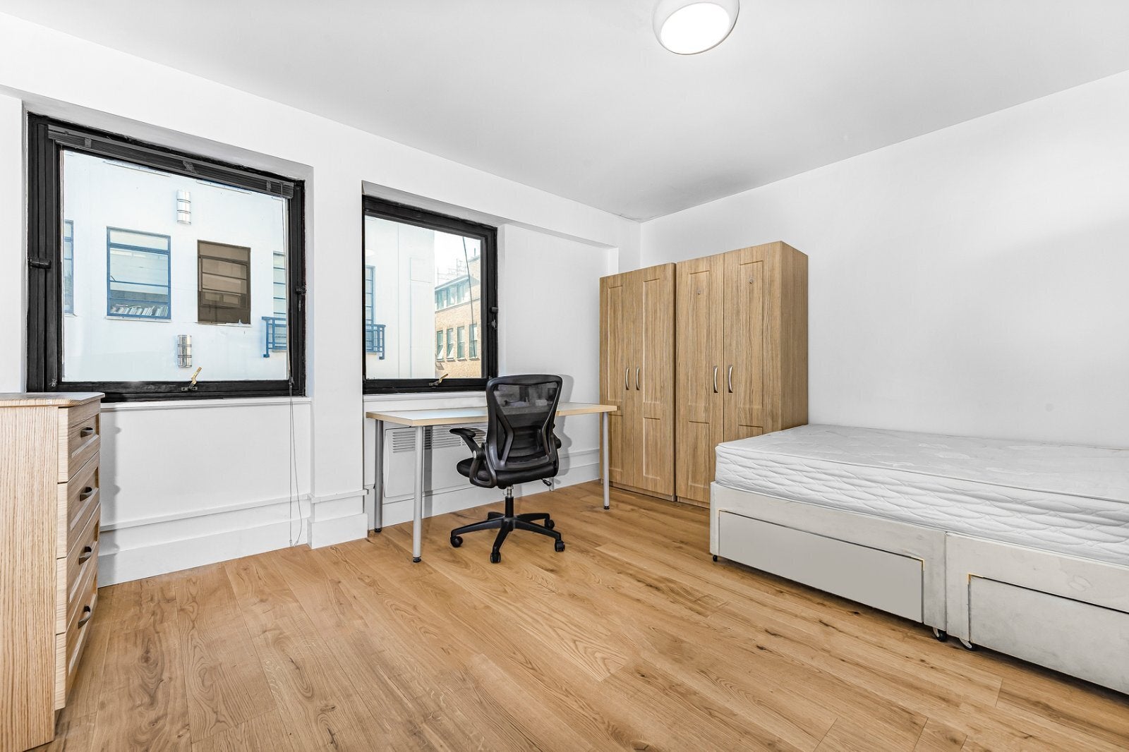 Flat Greville Street in Greater London