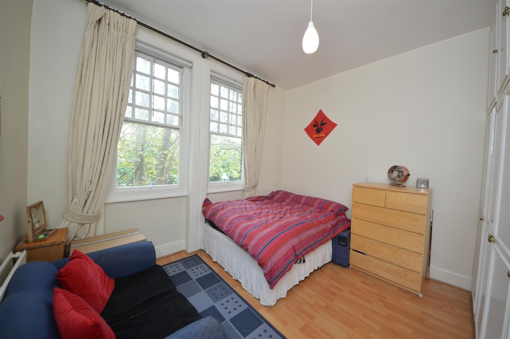 Flat Broadhurst Gardens in Greater London