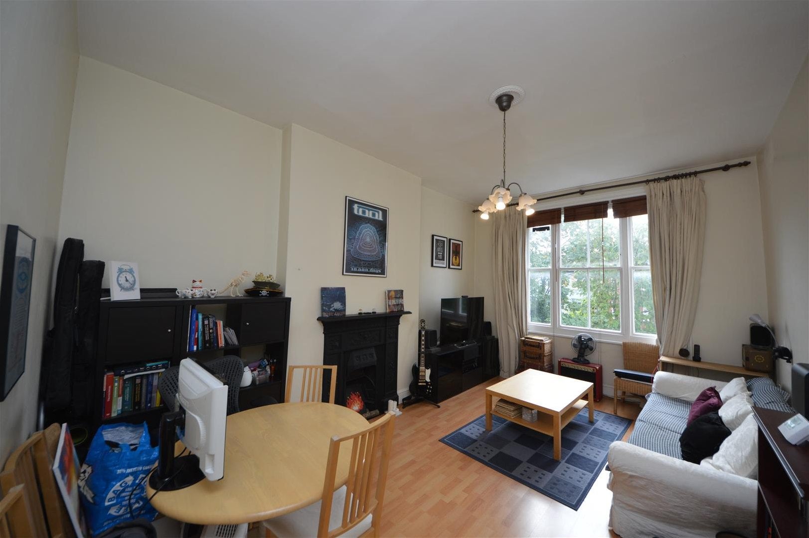 Flat Broadhurst Gardens in Greater London