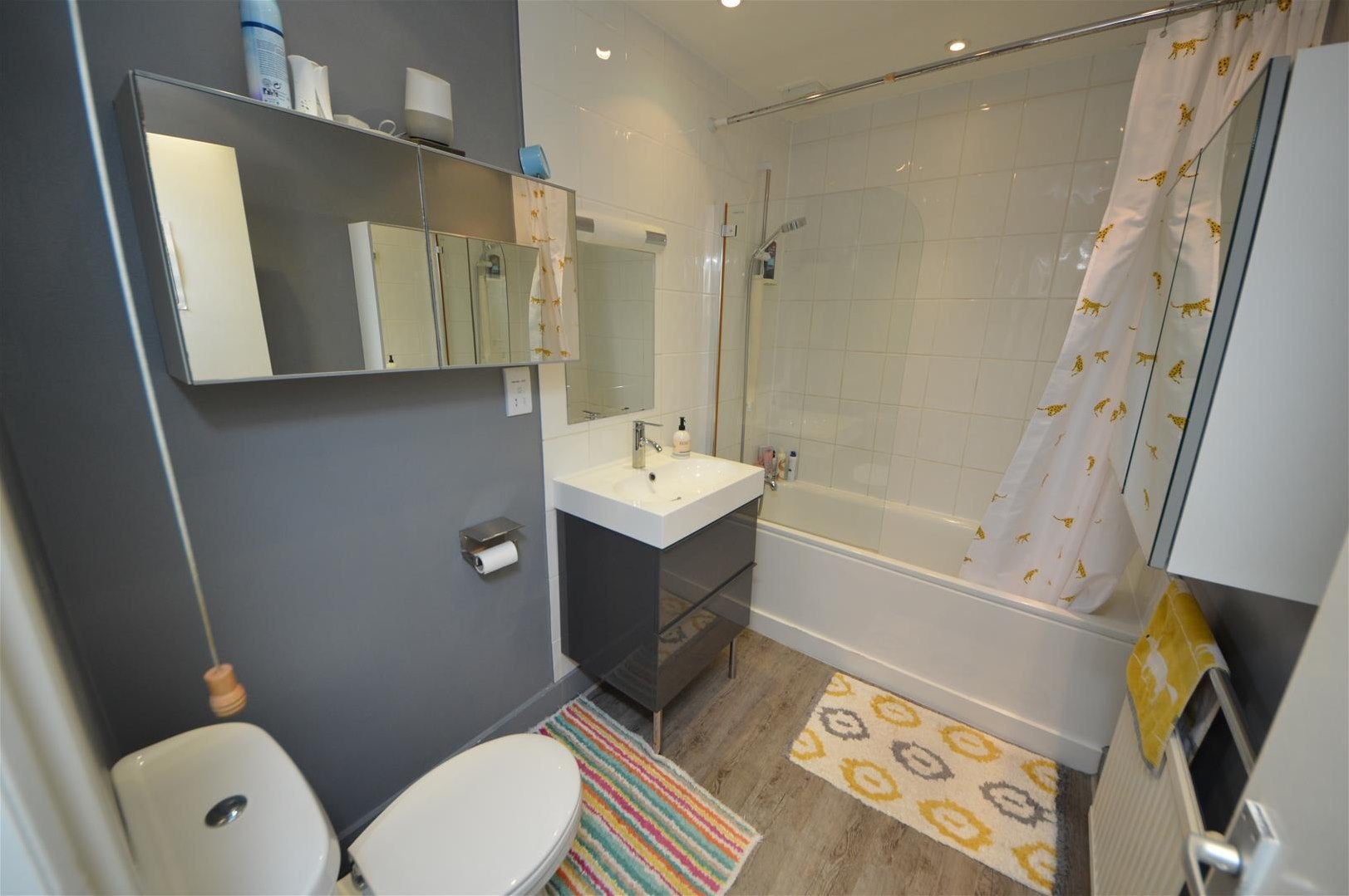 Flat Broadhurst Gardens in Greater London