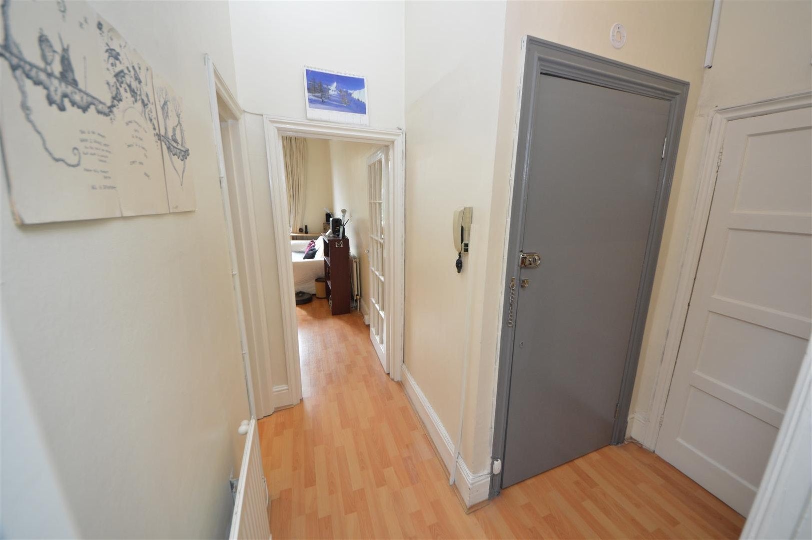 Flat Broadhurst Gardens in Greater London