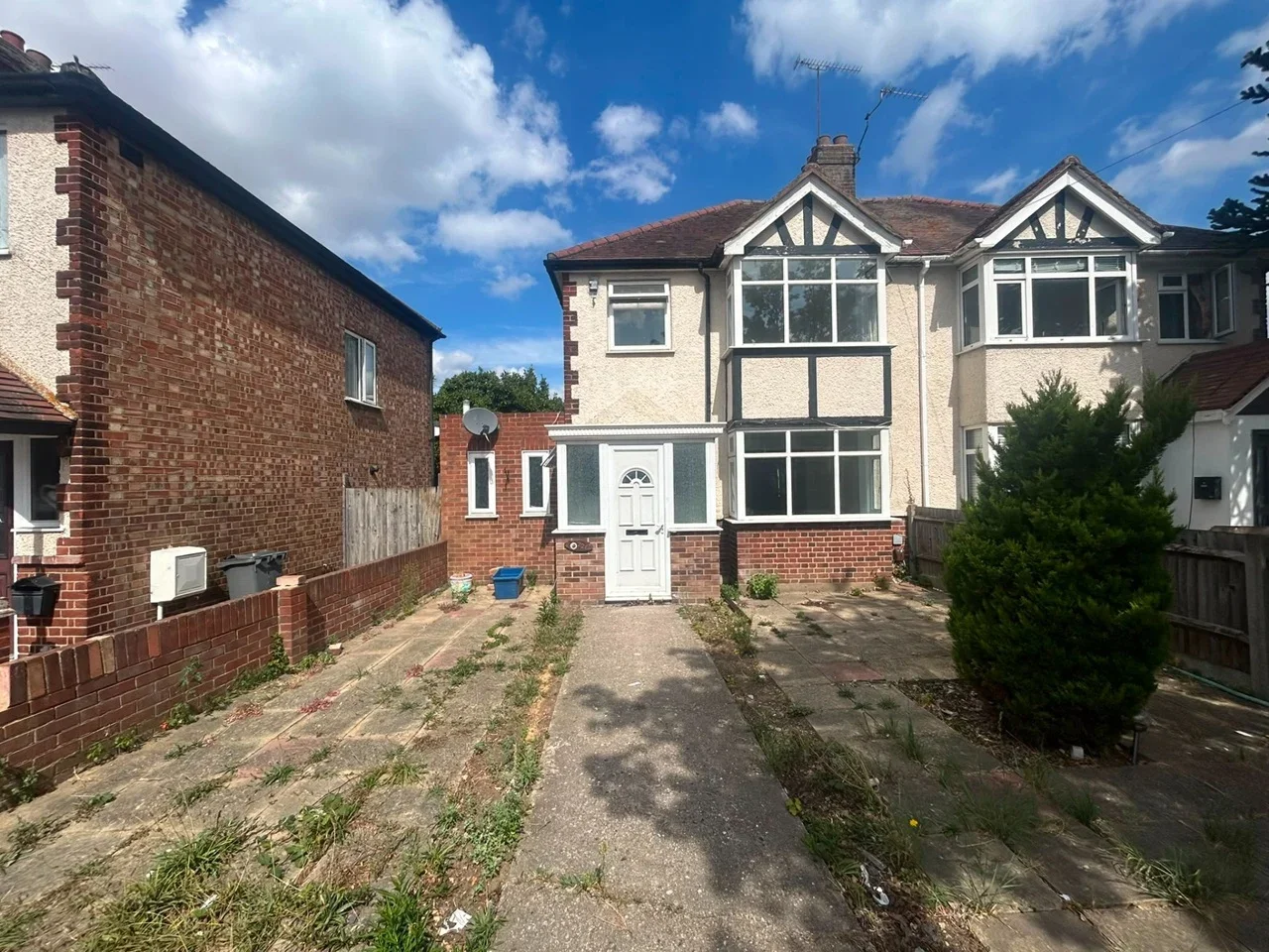 House Bedfont Lane in Greater London