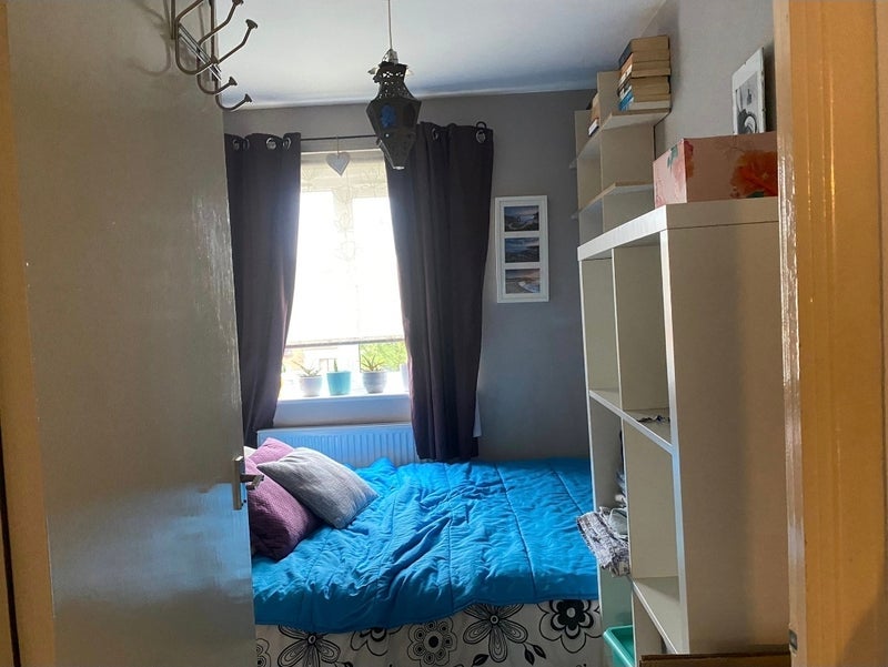 Room Tudor Close in Greater London
