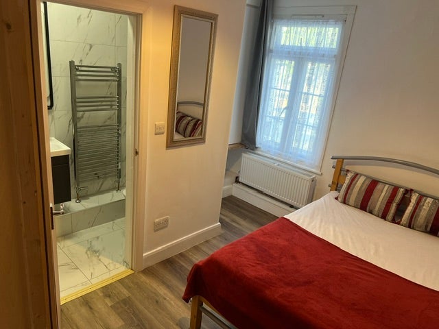 Room Hencroft Street North in Slough