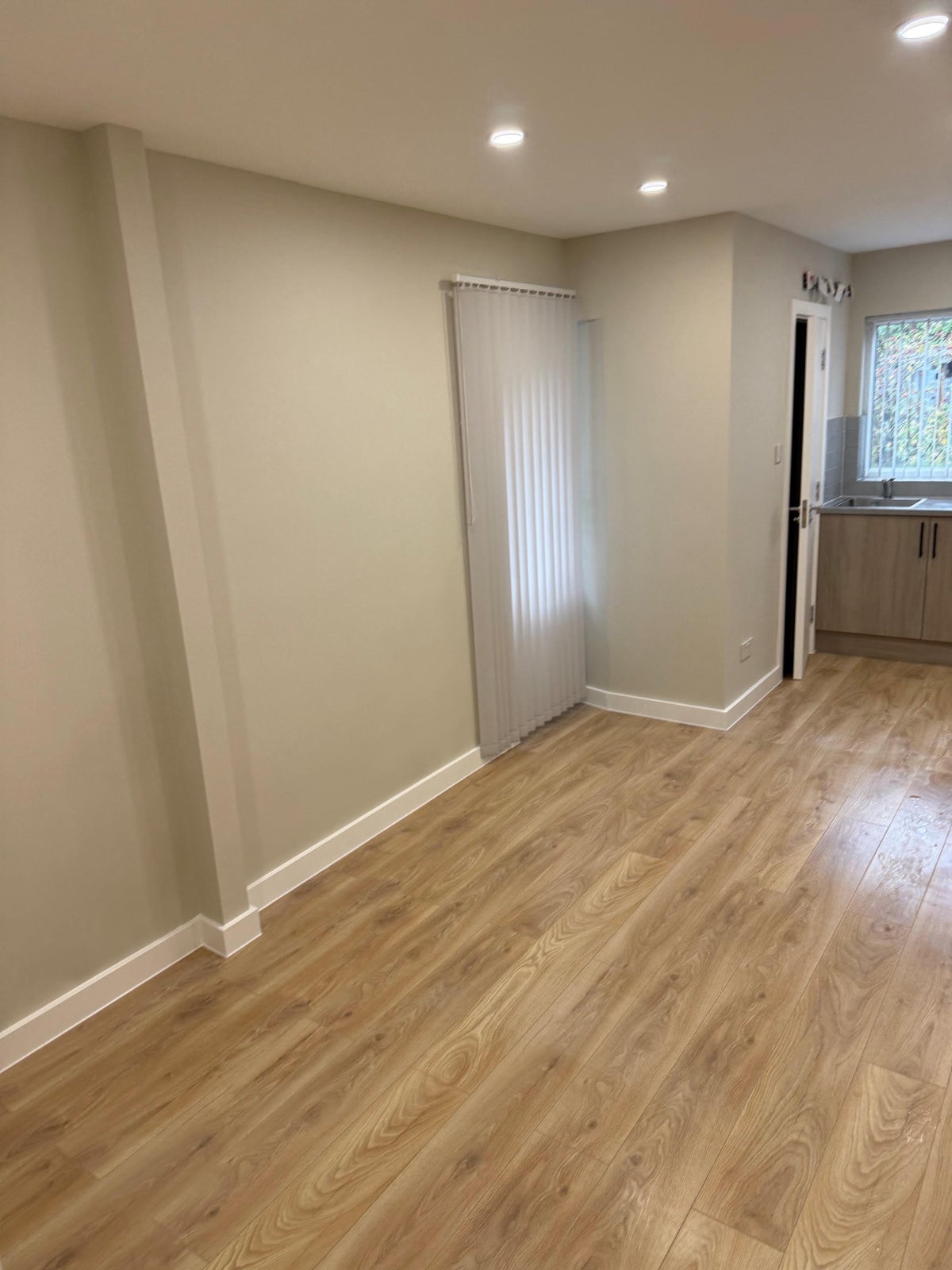 Flat Brooklands Road in Greater London