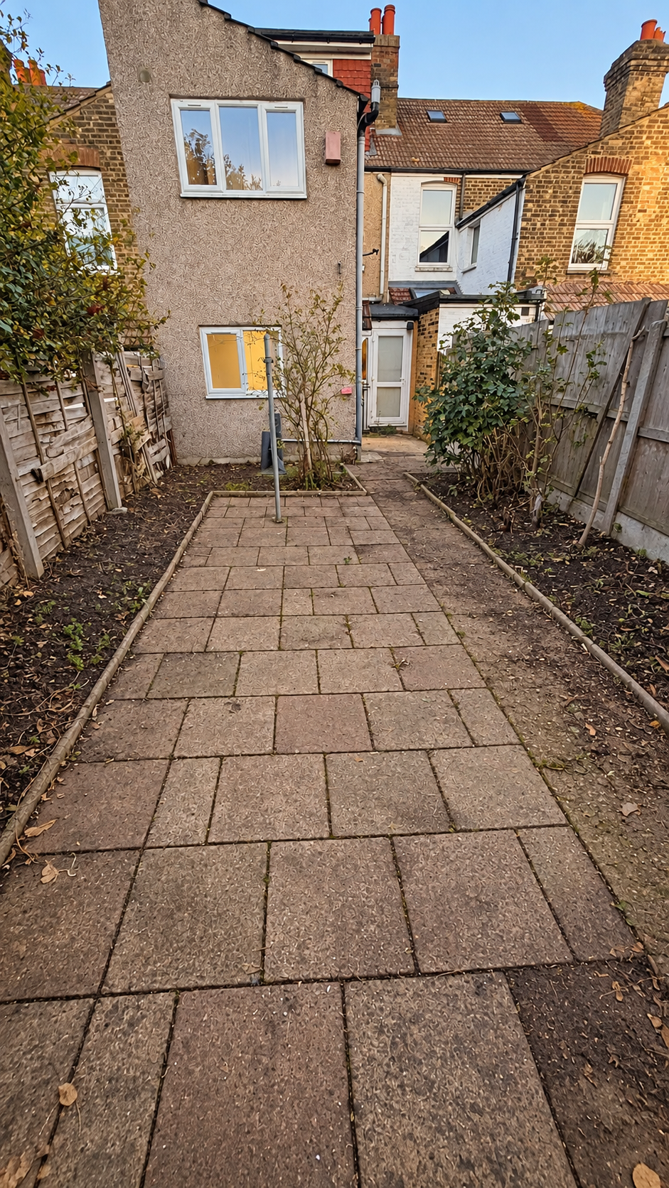 Flat Brooklands Road in Greater London