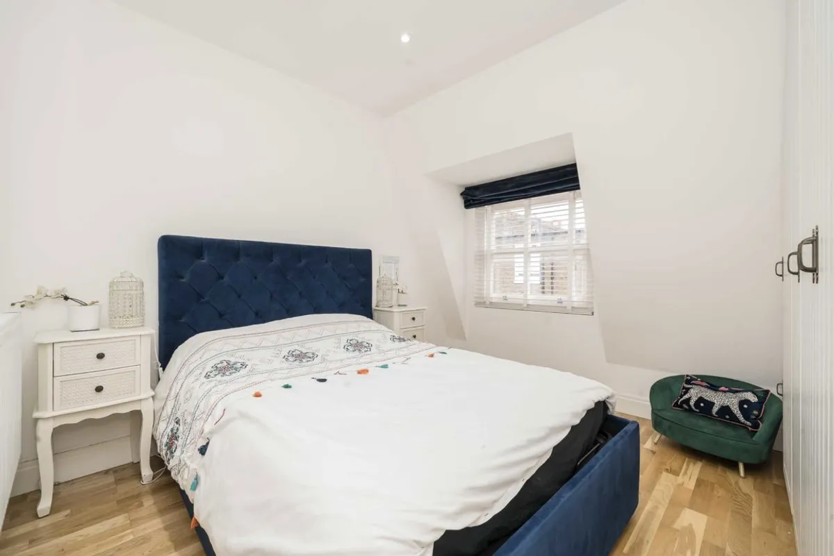 Flat Fairholme Road in Greater London