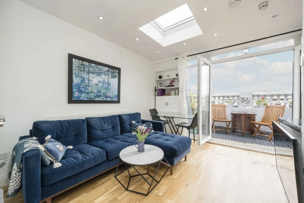Flat Fairholme Road in Greater London