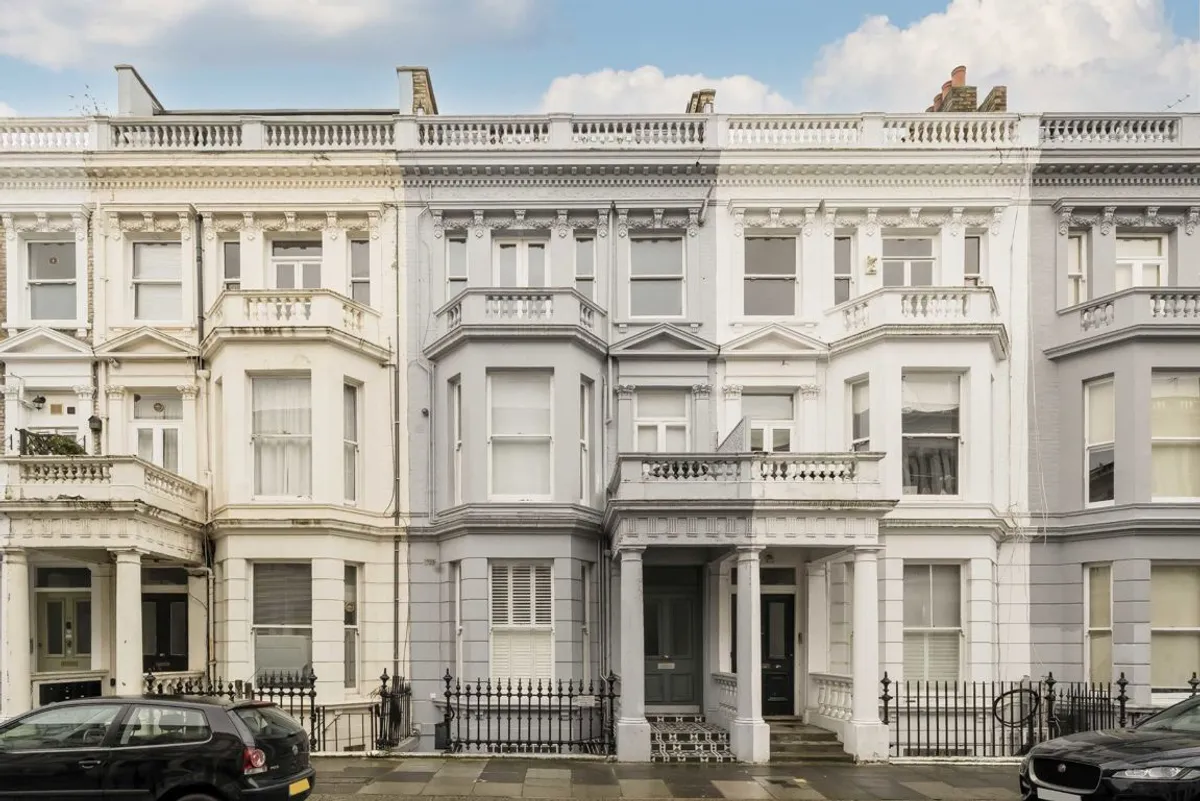 Flat Fairholme Road in Greater London