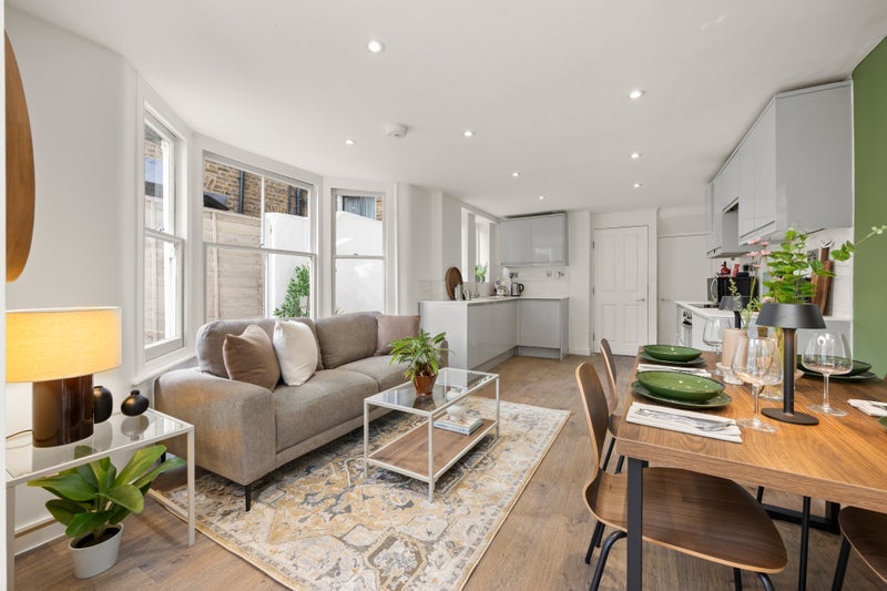 Room Grantham Road in Greater London