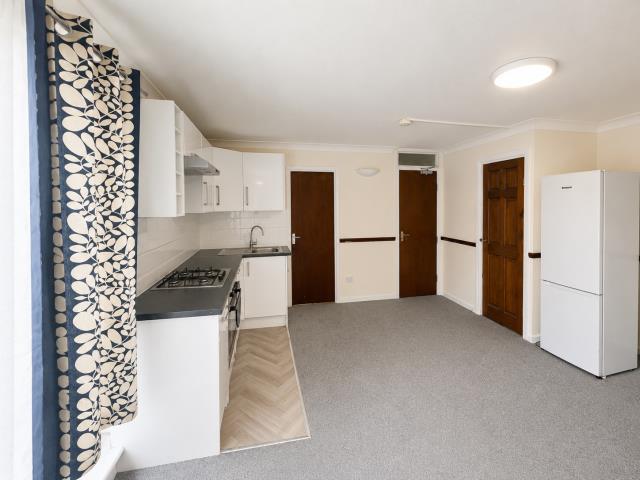 Flat Dunmow Close in London