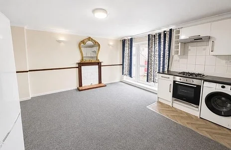 Flat Dunmow Close in London