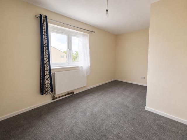 Flat Dunmow Close in London