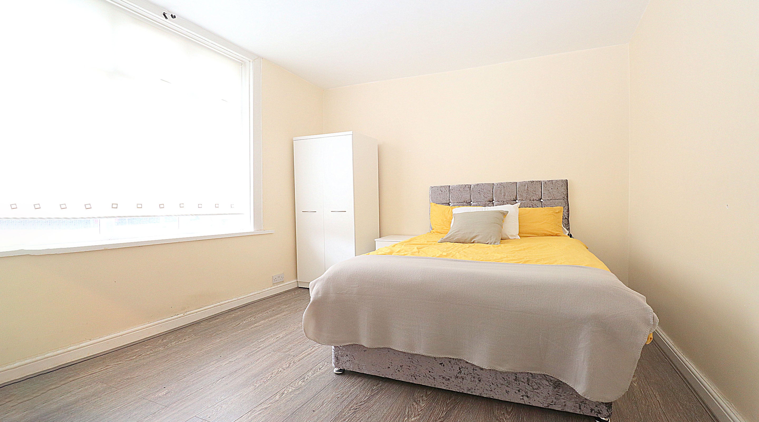 Room Victoria Road in Bedford