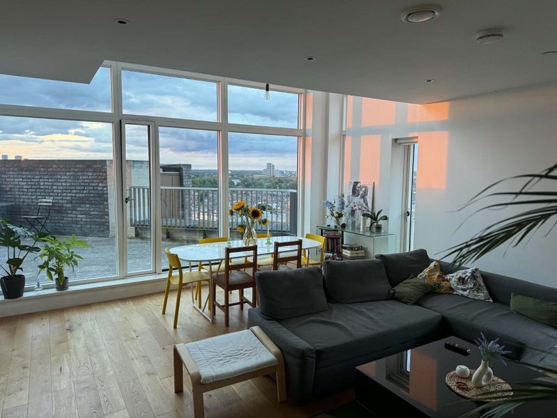 Room Maud Street in Greater London