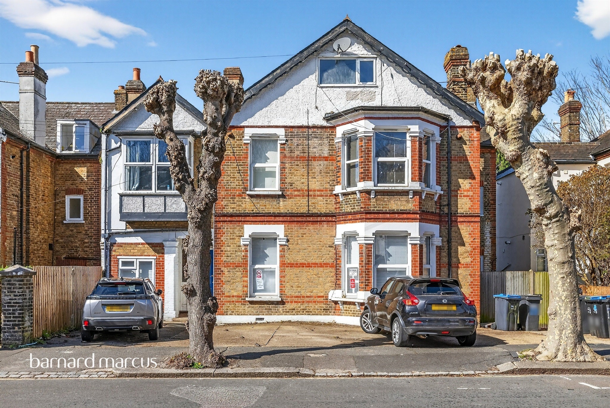 Flat Dornton Road in Greater London
