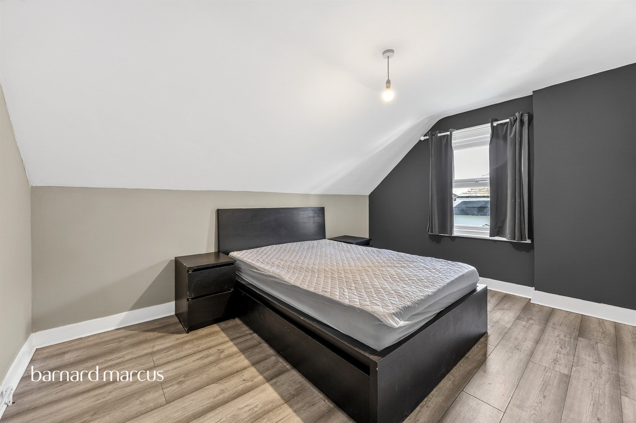 Flat Dornton Road in Greater London