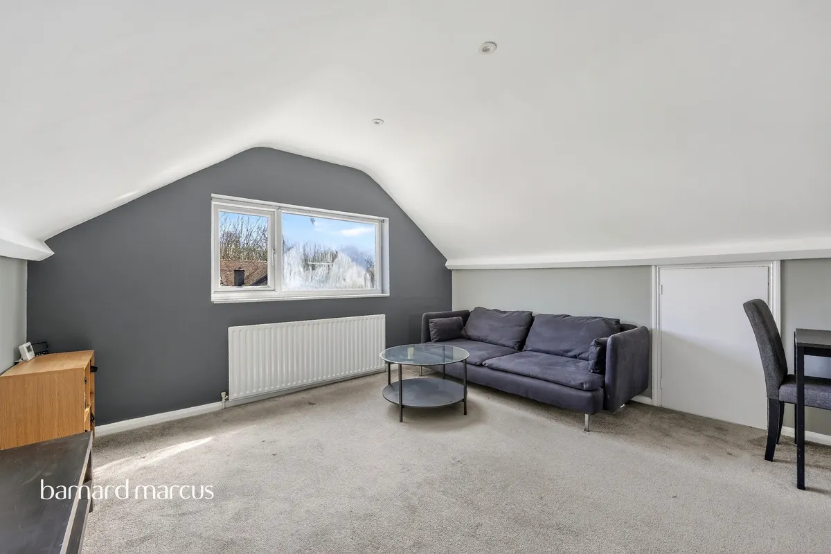 Flat Dornton Road in Greater London