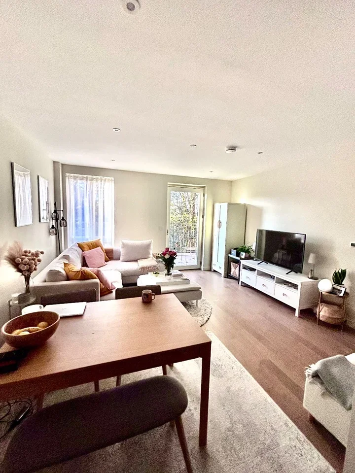 Flat Maygrove Road in Greater London