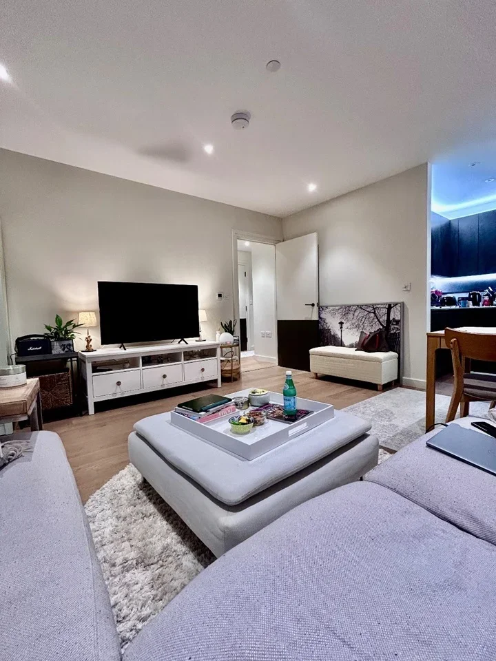 Flat Maygrove Road in Greater London