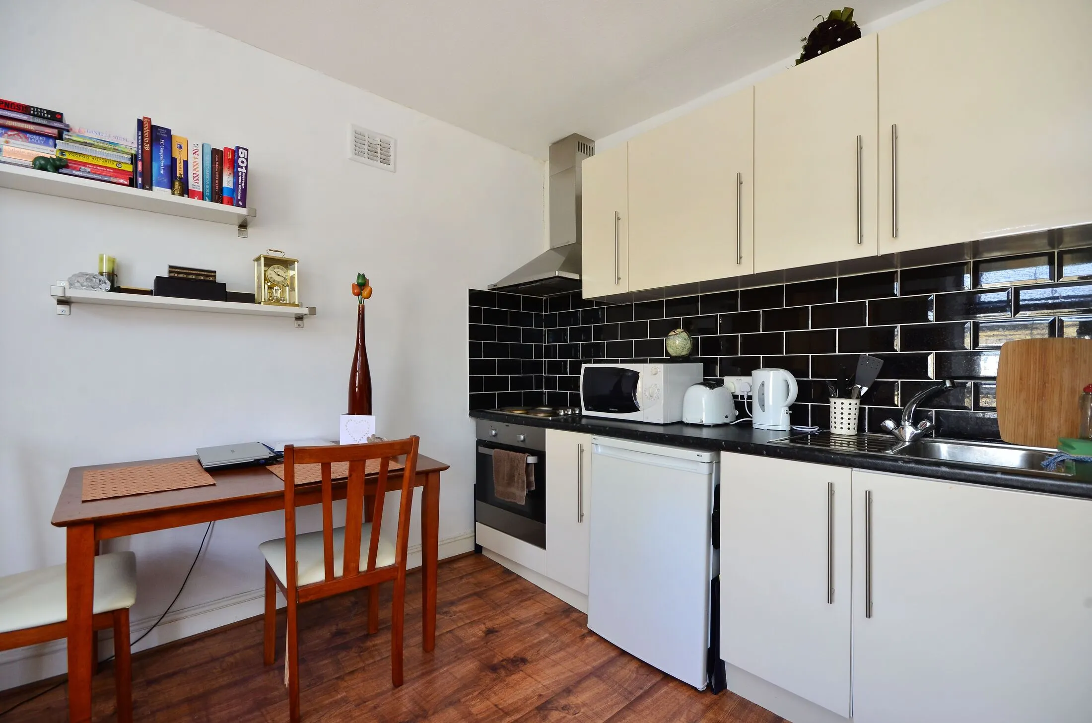 Flat Nevern Place in Greater London