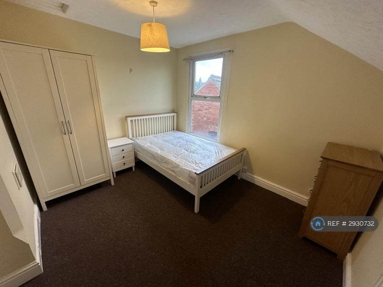 Room Premier Road in Nottingham