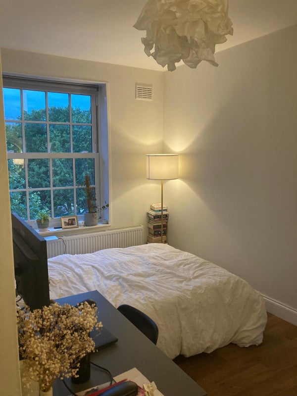 Room Thessaly Road in Greater London