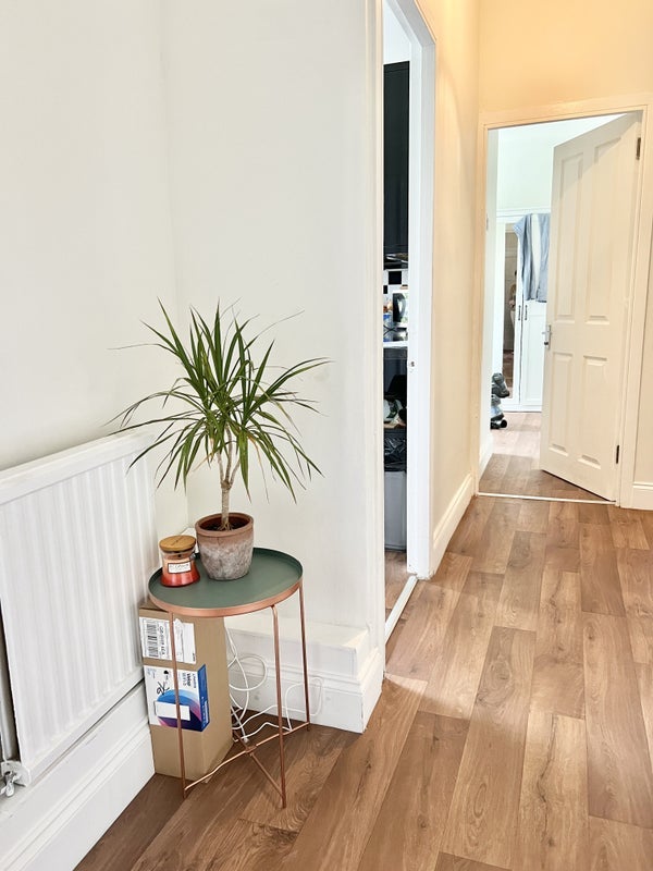 Room Thessaly Road in Greater London