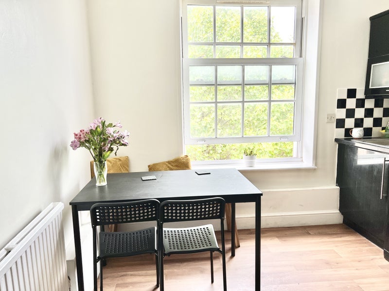 Room Thessaly Road in Greater London