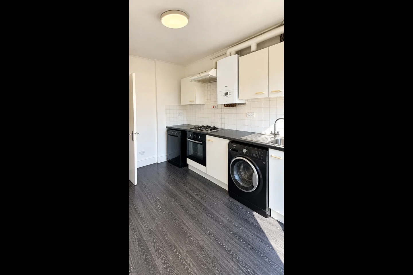 Flat Cavendish Gardens in Greater London