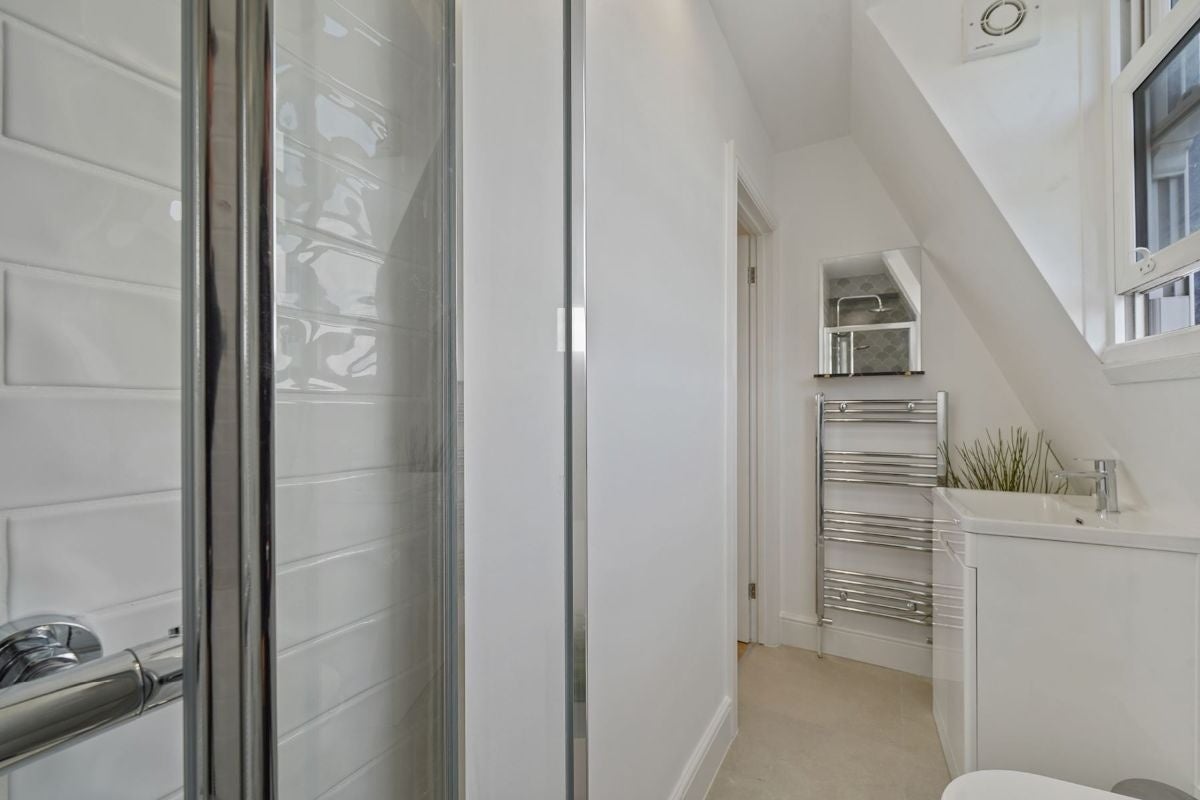 Flat Clarence Road in Greater London