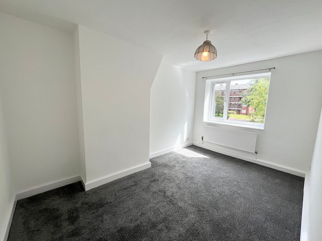 Flat Eccles New Road in Salford