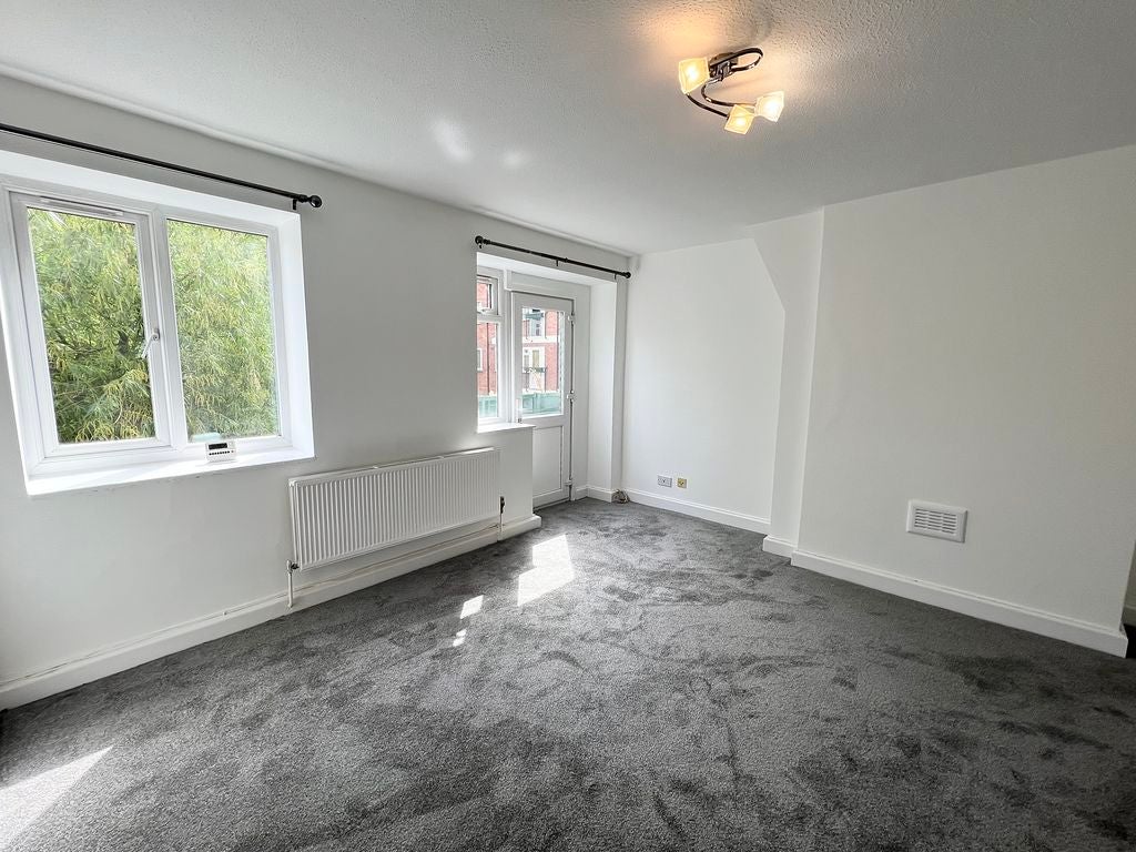 Flat Eccles New Road in Salford