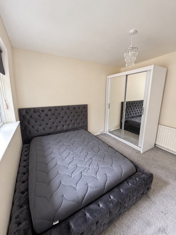 Room Eaveswood Road in Stoke-on-Trent